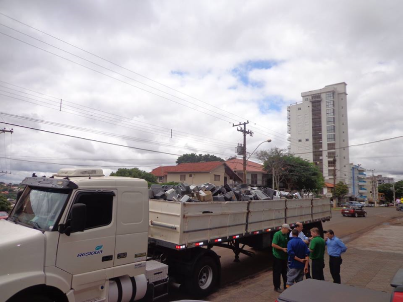 MUNICÍPIO RECOLHE 30 TONELADAS DE LIXO ELETRÔNICO 